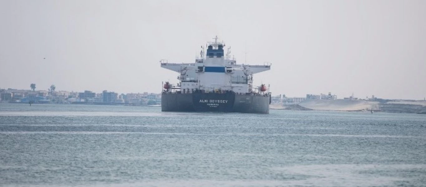 Αίγυπτος: Πλοίο μεταφοράς εμπορευματοκιβωτίων προσάραξε στο Σουέζ